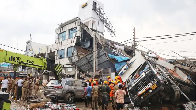 lucknow-building-collapse-commercial-complex-mishap-ndrf-rescue-operation-transport-nagar-yogi-adityanath-harmilap-building-tragedy